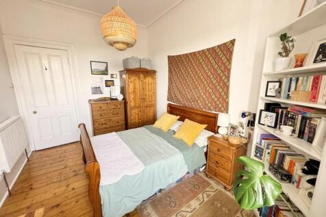 Bedroom 1 (2)
