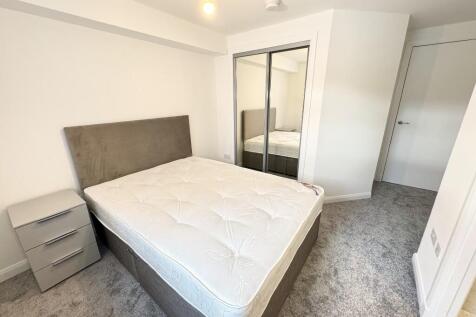 Bedroom 1 (2)