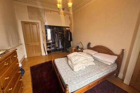 Bedroom 1 (2)