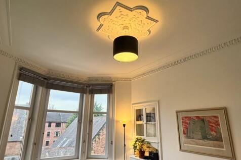 Lounge ceiling rose
