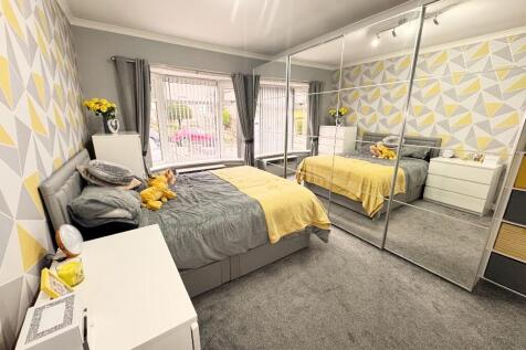 Bedroom 1 (2)
