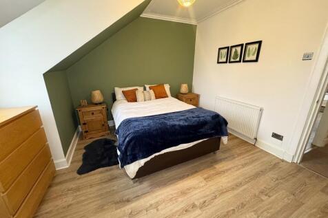 Bedroom 1 (2)