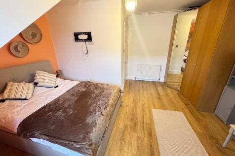 Bedroom 2 (2)