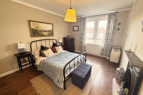 Bedroom 1 (1)