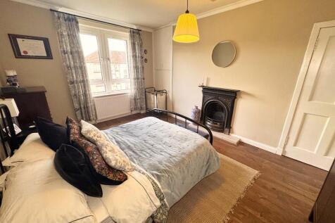 Bedroom 1 (2)