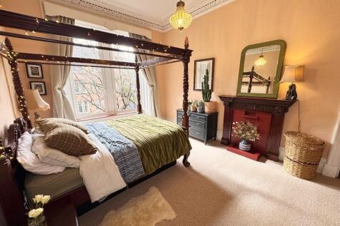 Bedroom 1 (2)