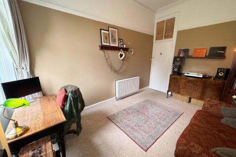 Bedroom 2 (2)