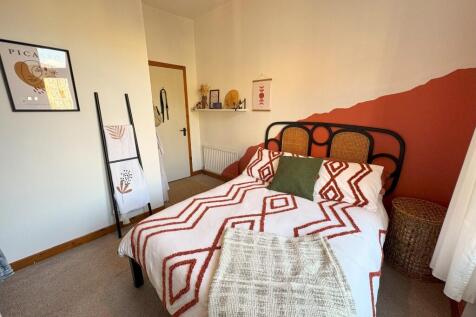 Bedroom 1 (2)
