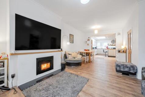 Lounge/Dining