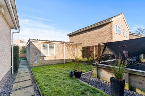 Side Garden &amp; Garage