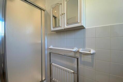 ensuite shower