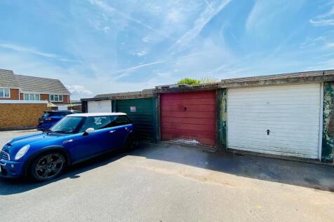 Garage &amp; park...