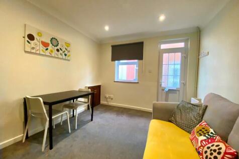 Lounge 3