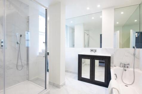 en-suite bathroom.jpg