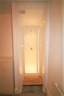 BM8upper bedroom2 shower.JPG