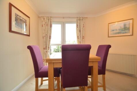 Living Room/Dining