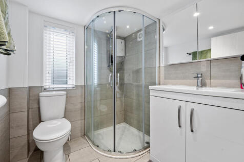 Studio Shower Room