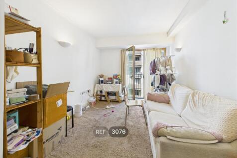 Kitchen &amp; Living area