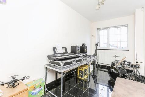 Second reception room / family room