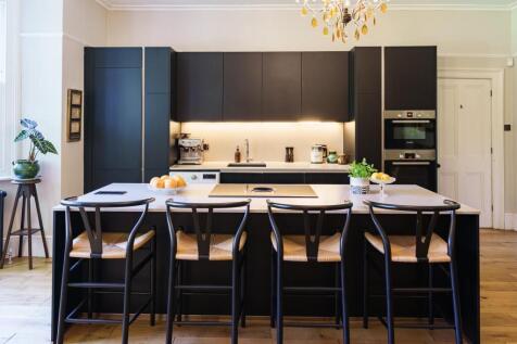 6 - kitchen.jpg