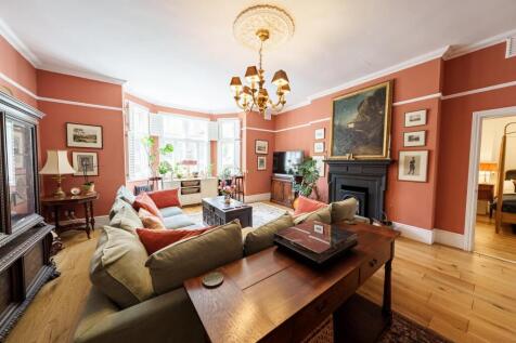 27 - living room.jpg