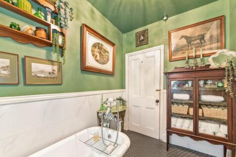 28 - bathroom.jpg