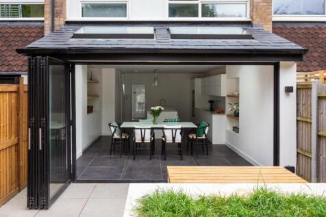 Grazely Court_Happy Building_020.jpg