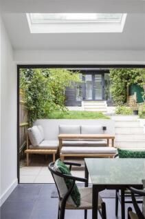 Grazely Court_Happy Building_019.jpg