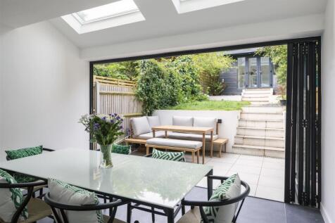 Grazely Court_Happy Building_018.jpg