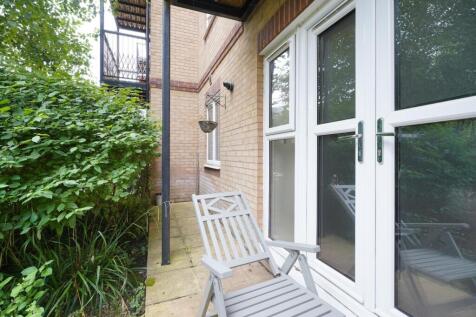 4 carfax house patio shot 3.jpg