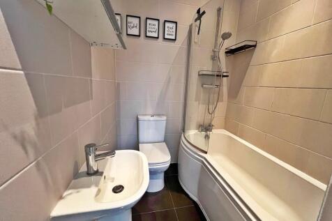 25b Appleton Vill...