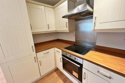 9 Farnworth Mews ...