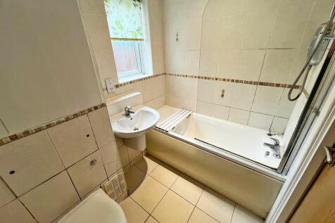 9 Farnworth Mews ...