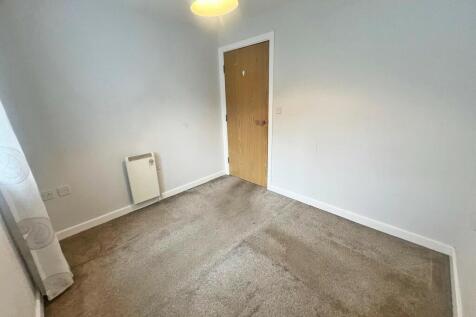 9 Farnworth Mews ...
