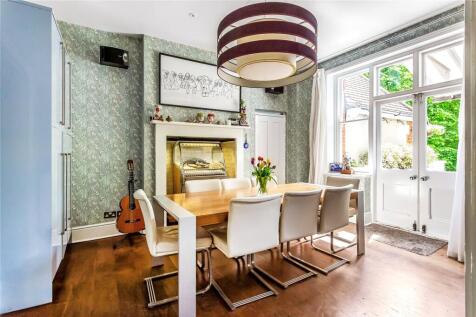 Kitchen/ Dining Room