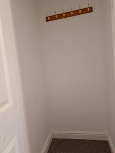 Middle floor storage