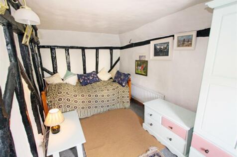 IMG_0437 bed2.jpg