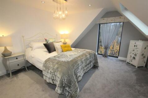 IMG_4203 double bed 2 velux.jpg