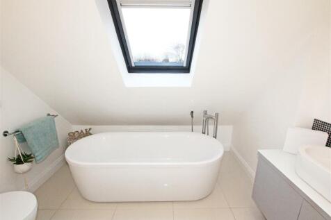 IMG_4190 bath velux.jpg