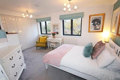 IMG_4193 double bed 2 windows.jpg