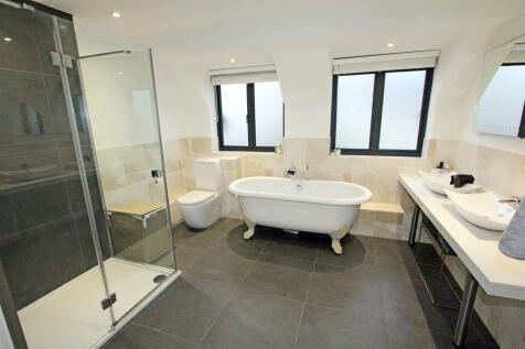 IMG_4197 bath double shower and sinks.jpg