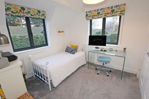 IMG_4183 bed single 2 windows.jpg