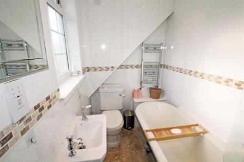 IMG_4302 ensuite 1.jpg