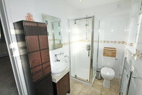 IMG_4313 ensuite 2.jpg