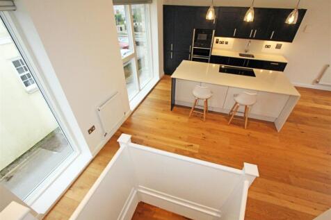 IMG_4562 stair well kitchen.jpg