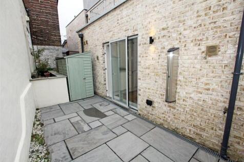 IMG_4587 patio shed.jpg