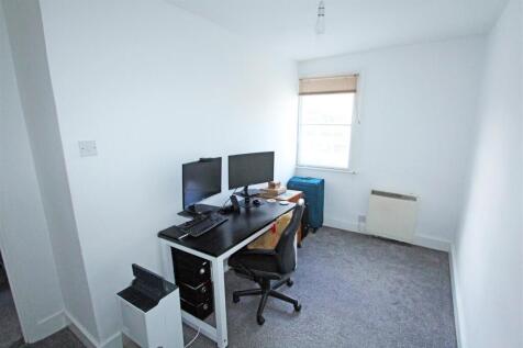 IMG_4779 bed2 window.jpg