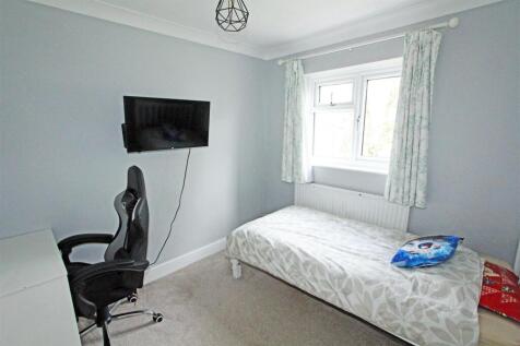 IMG_5065 bed3.jpg