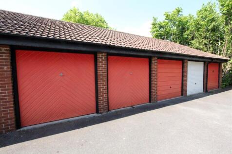IMG_5466 garage close.jpg