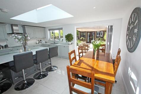 IMG_3684 kit dine patio.jpg